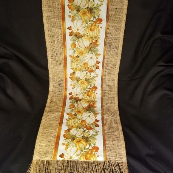 Table runner - Picture 4 of 5